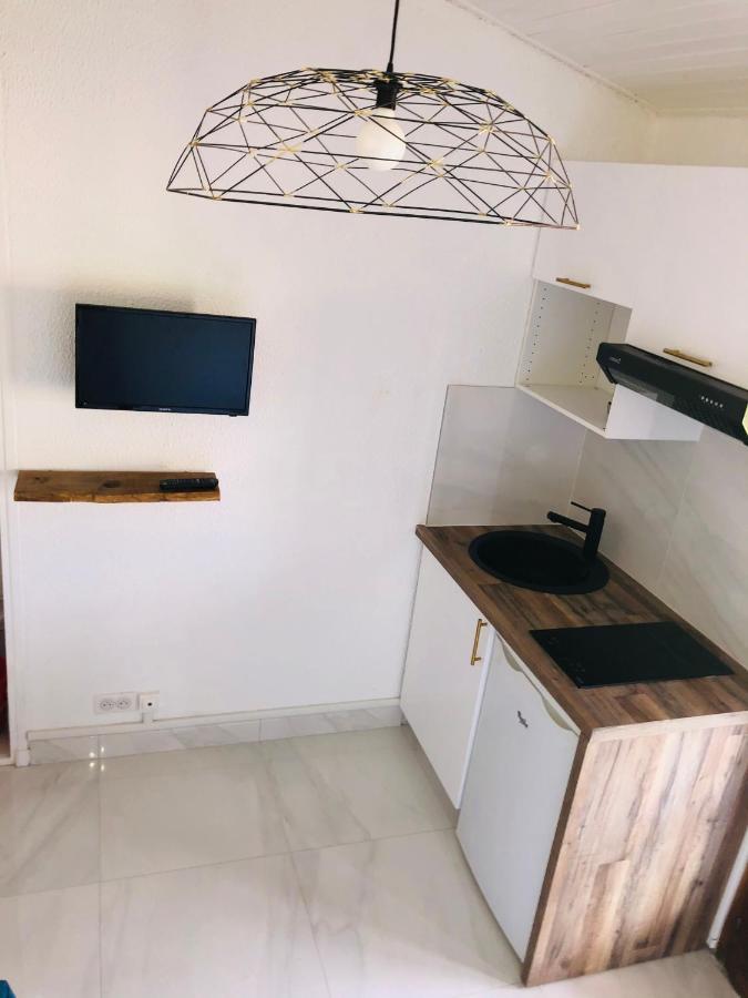פורטיסיו Joli Studio Maisonnette A 100M De La Plage מראה חיצוני תמונה