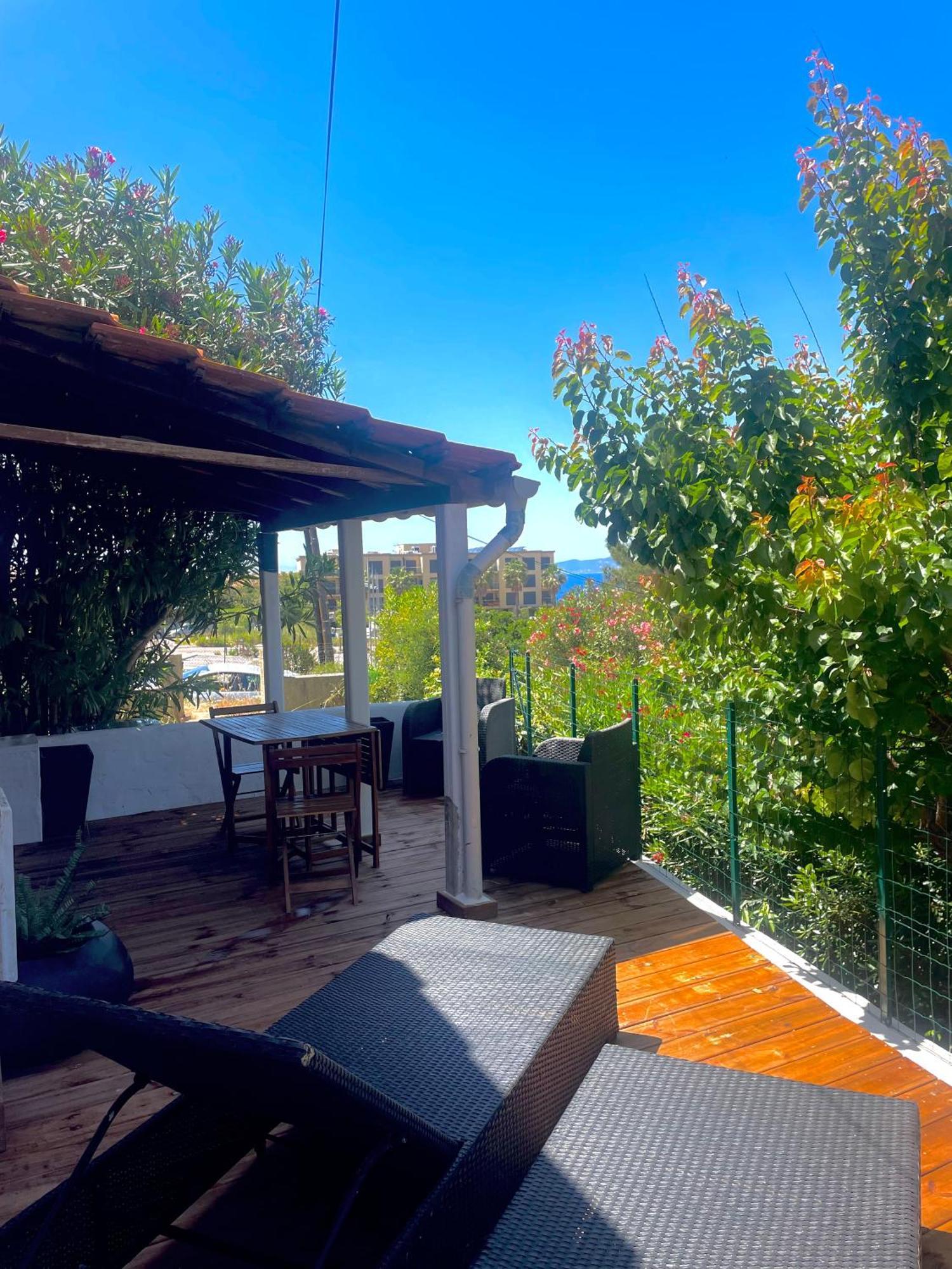 פורטיסיו Joli Studio Maisonnette A 100M De La Plage מראה חיצוני תמונה