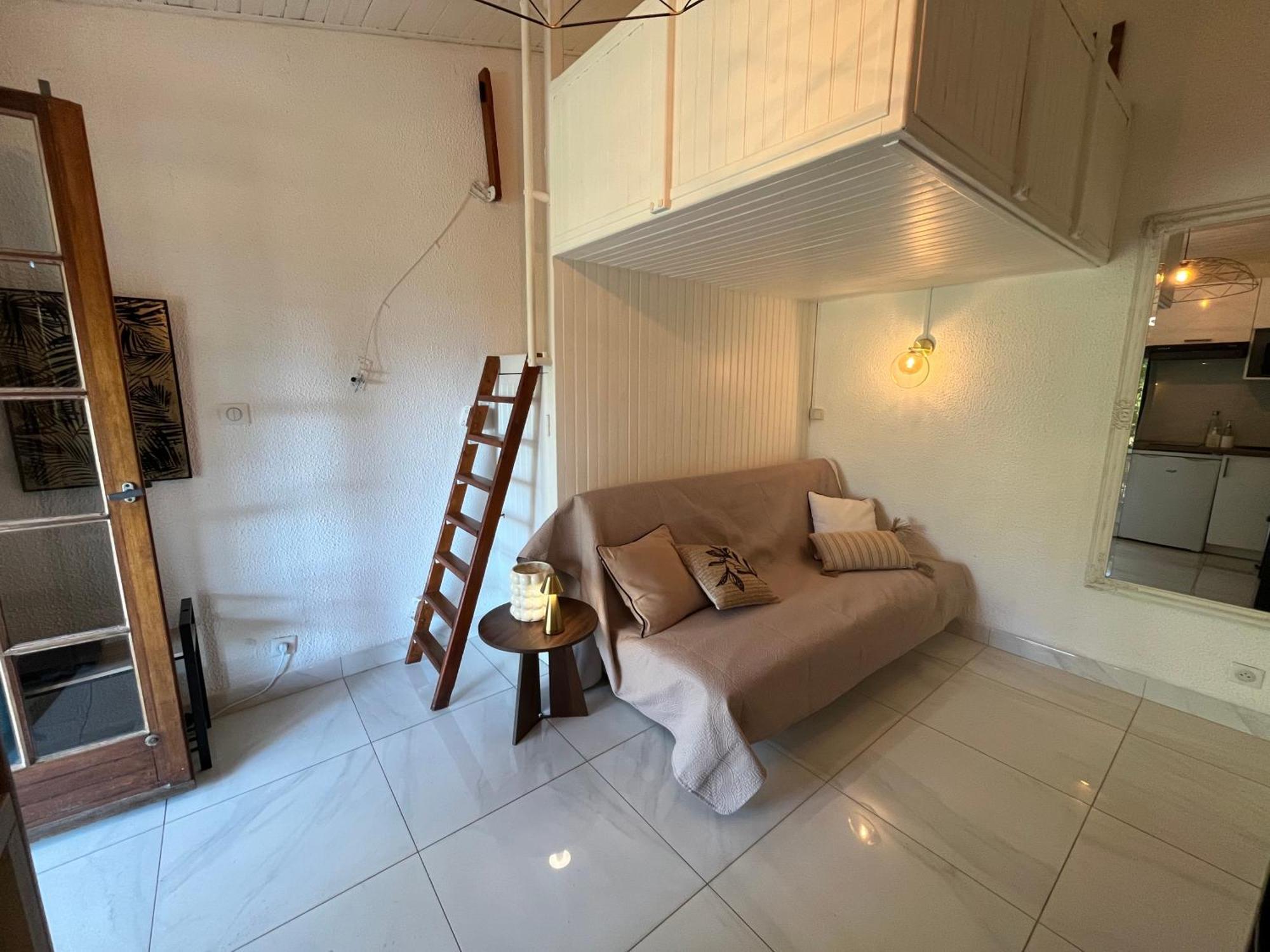 פורטיסיו Joli Studio Maisonnette A 100M De La Plage מראה חיצוני תמונה