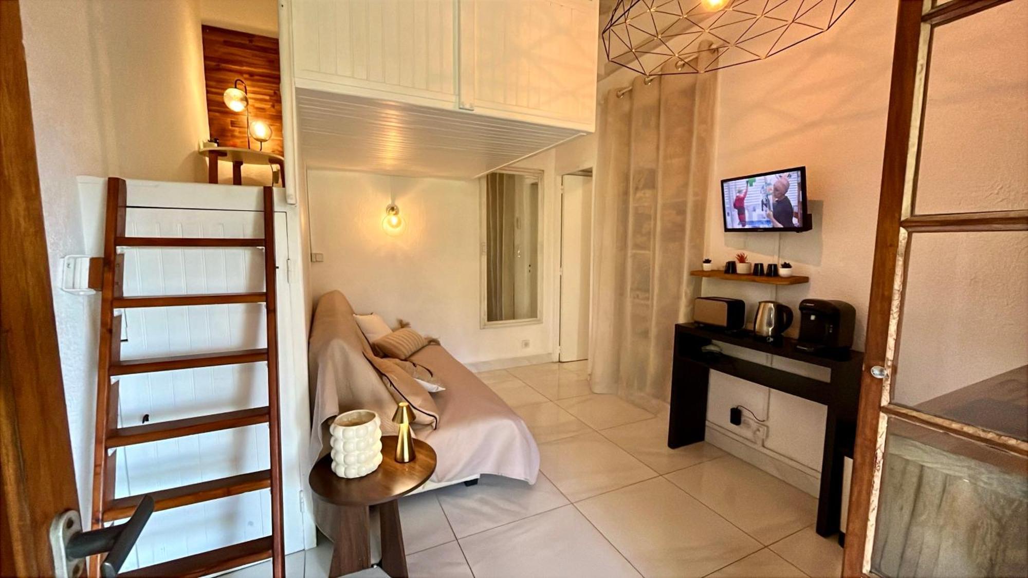 פורטיסיו Joli Studio Maisonnette A 100M De La Plage מראה חיצוני תמונה
