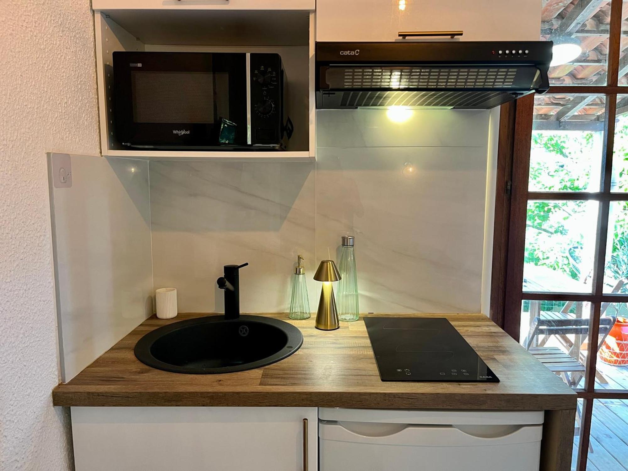פורטיסיו Joli Studio Maisonnette A 100M De La Plage מראה חיצוני תמונה